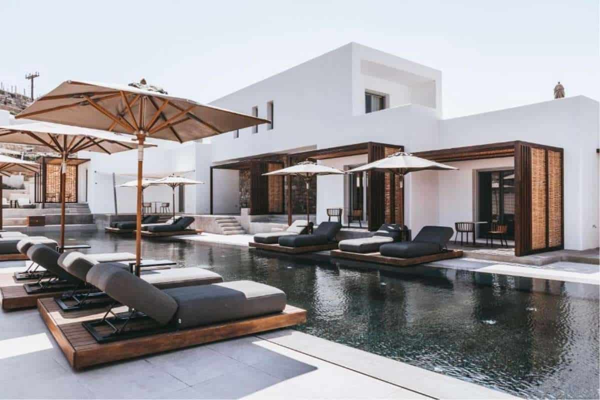 18 Best Resorts in Greece for Couples: Romance and Relaxation (2026)