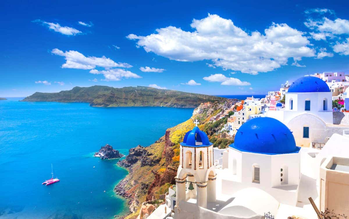 16 Romantic Things to Do in Santorini for Couples (2026)