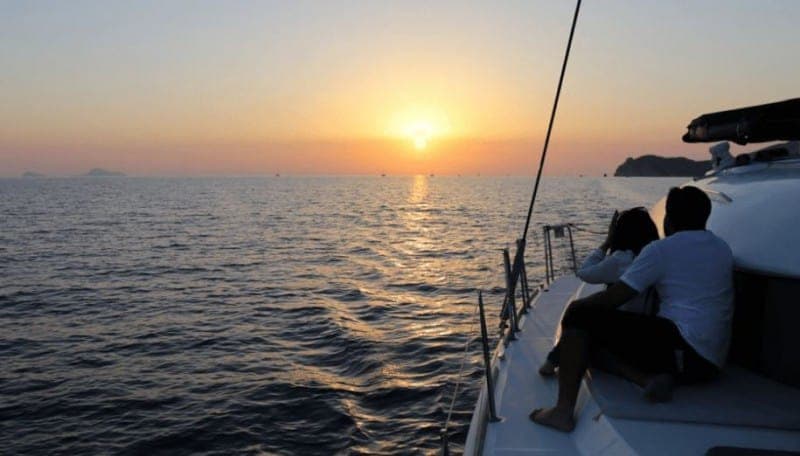 sunset cruise santorini