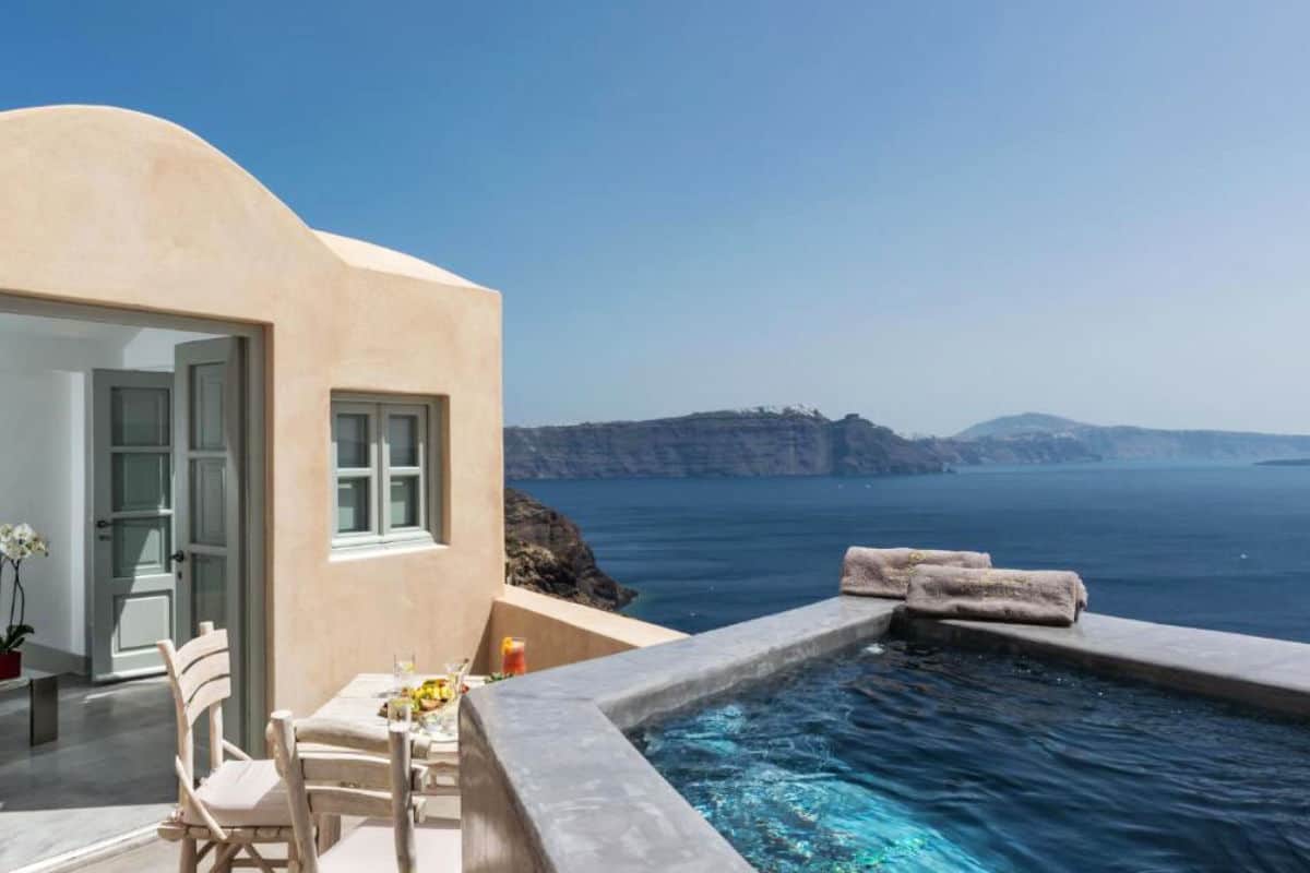 Best Santorini Honeymoon Hotels