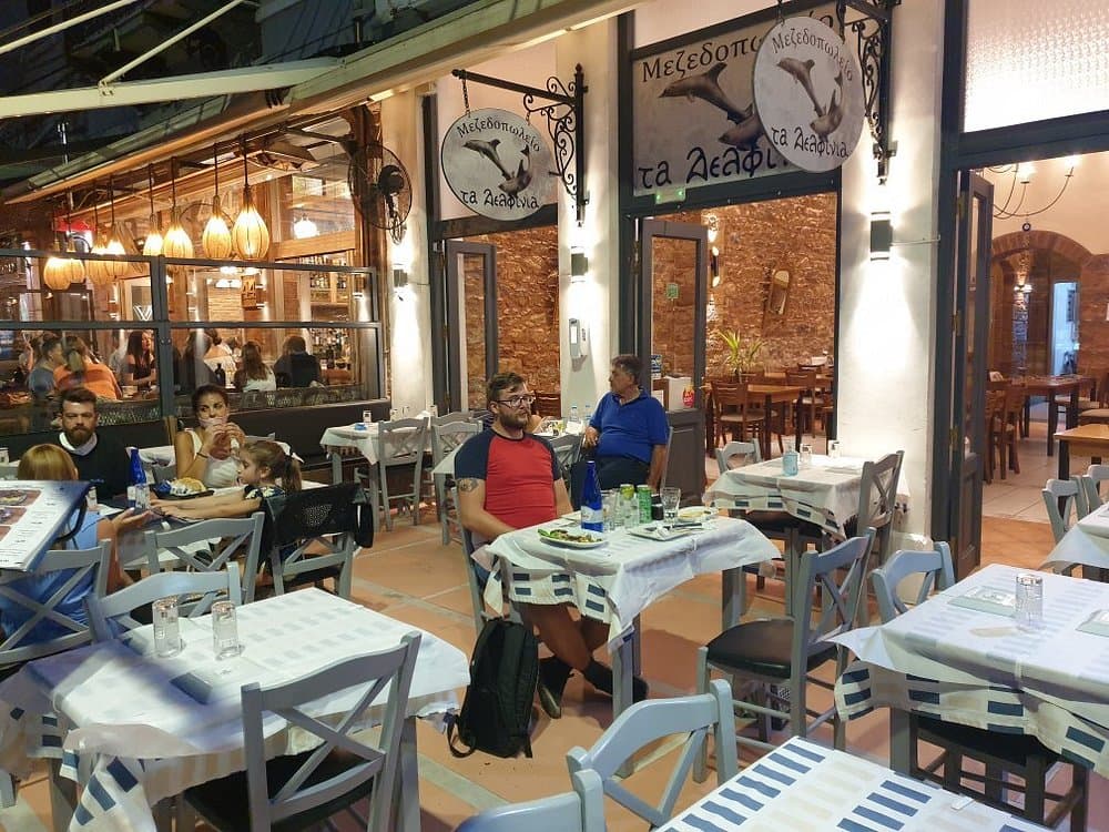 Ta Delfinia Tavern - restaurant in Santorini