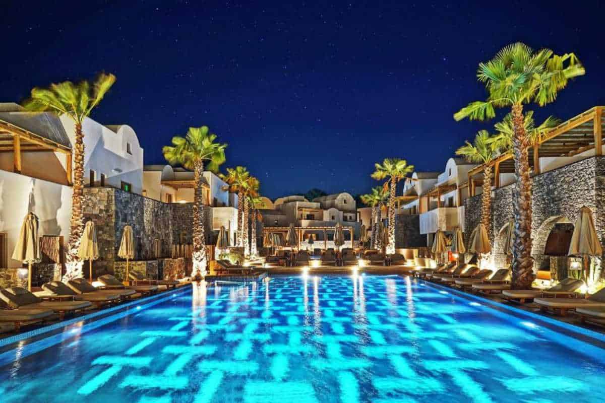 17 Best Beach Hotels in Santorini