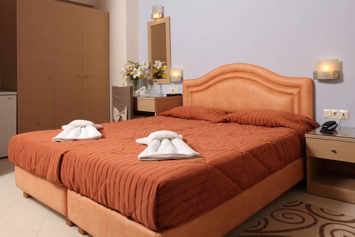 Kronos Hotel