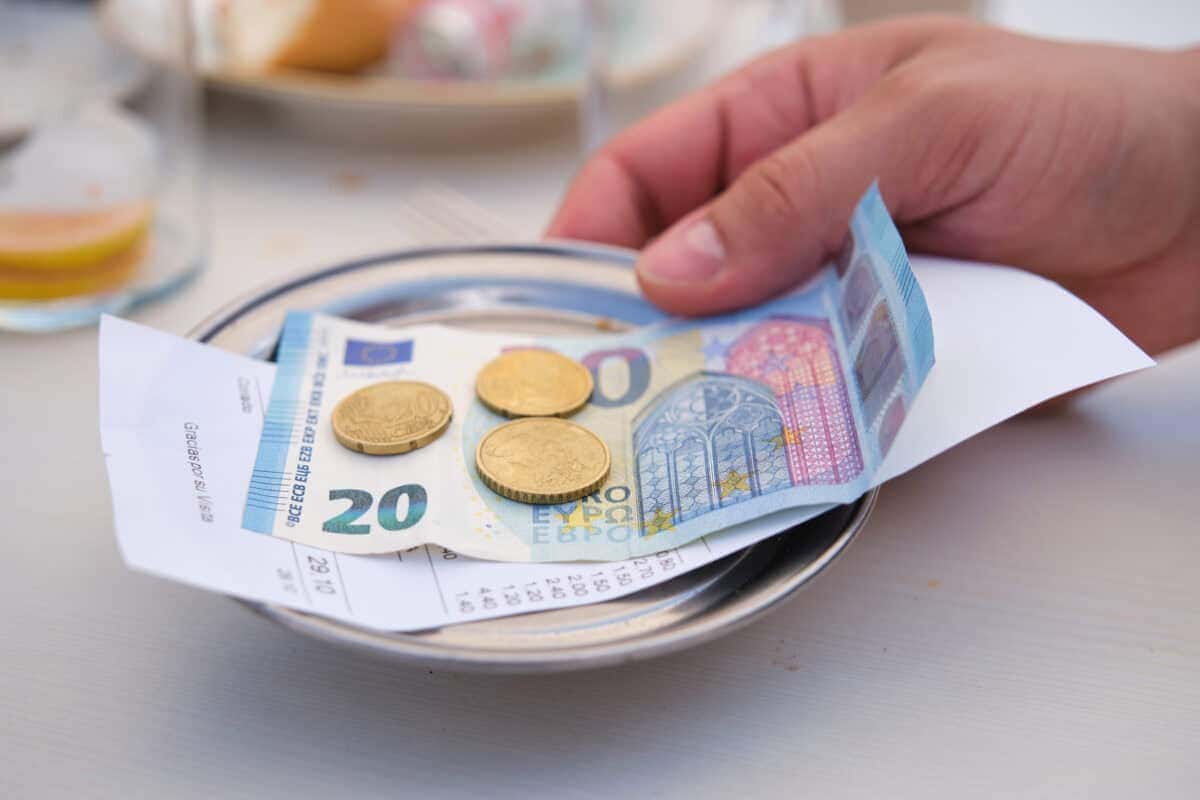 Tipping in Greece: When and How Much?