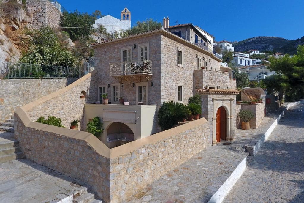 Angelica Traditional Hotel